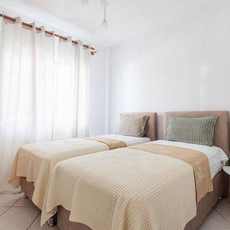 Apartment Next To The Sea Paralia Dionisiou Exterior foto