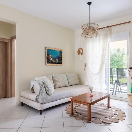 Apartment Next To The Sea Paralia Dionisiou Exterior foto