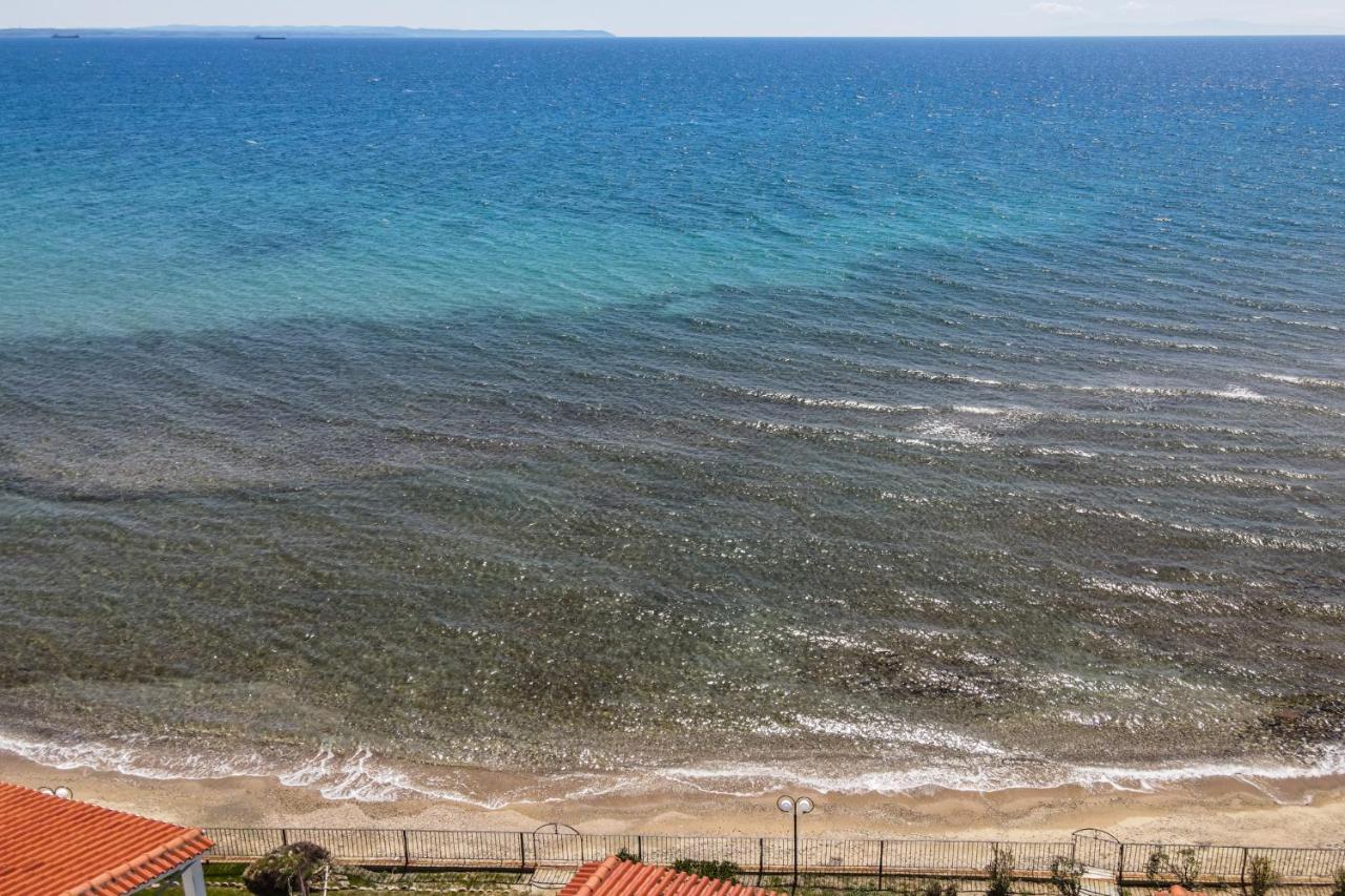 Apartment Next To The Sea Paralia Dionisiou Exterior foto