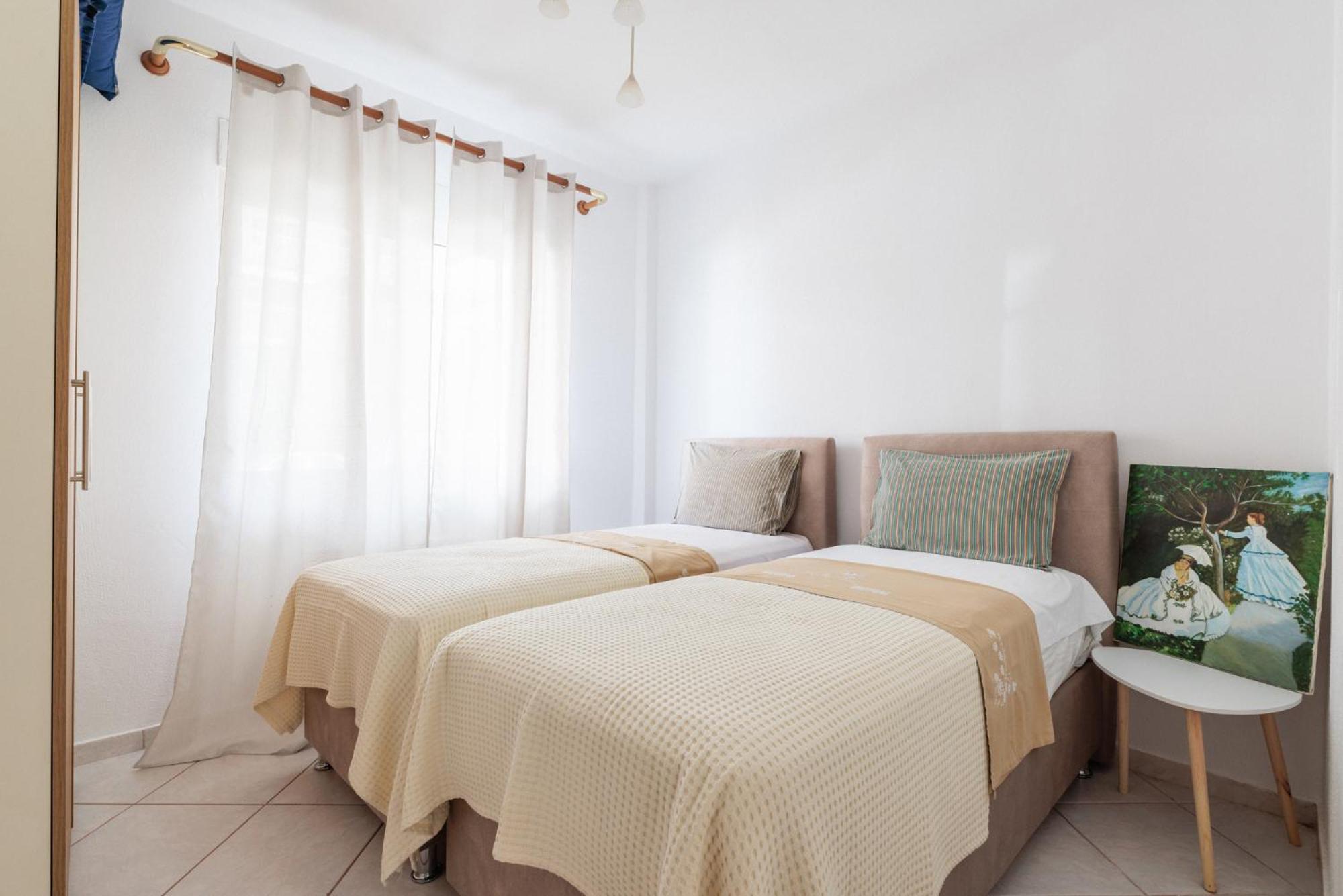 Apartment Next To The Sea Paralia Dionisiou Exterior foto